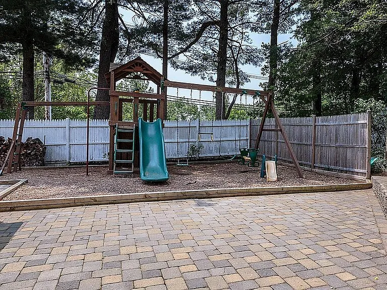 18 Pond St — Photo 10