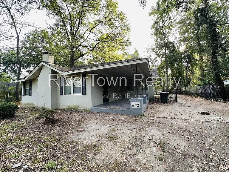 842 Isabelle St — Photo 2