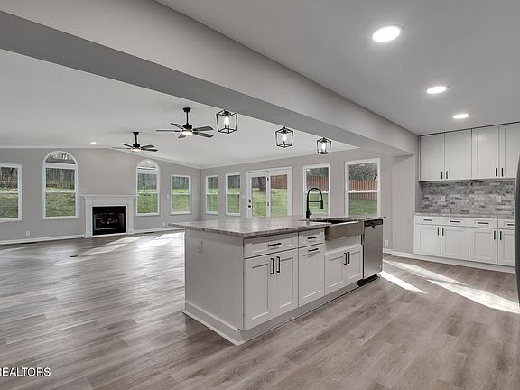 5th image of 107 Carson Ln