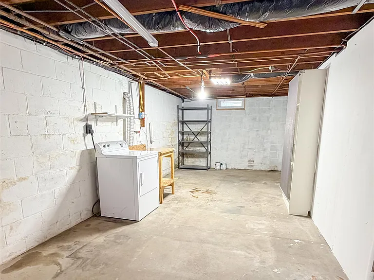 31 Maple Ave — Photo 12