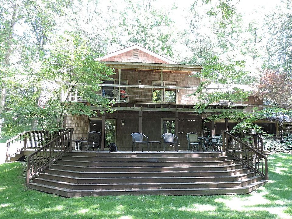 view from creek side to rear of house
