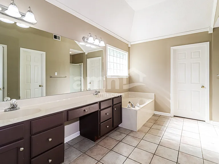 8500 Wolf Trace Ln — Photo 11