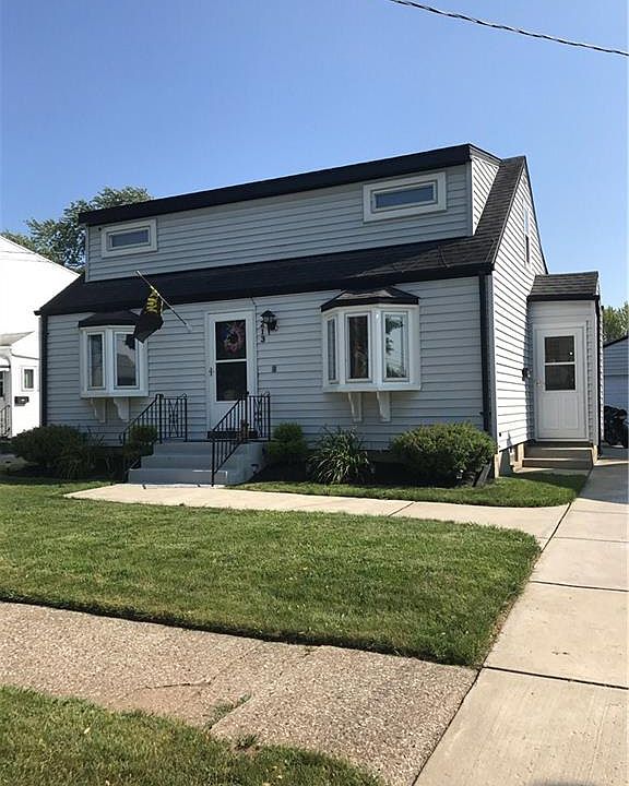 1st image of 213 Chapel Ave