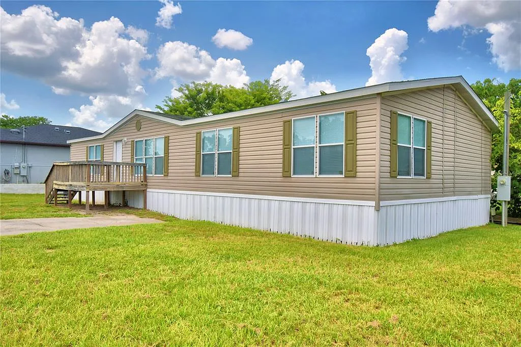 3 bed, 2.0 bath, 1456 sqft, $1,850 — Photo 2