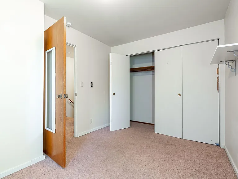3615 & 3621 Town Home Apartments — Photo 13