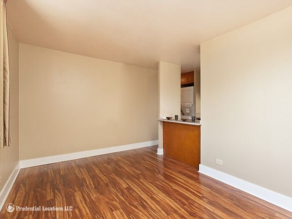 5th image of 909 Ala Nanala St APT 202