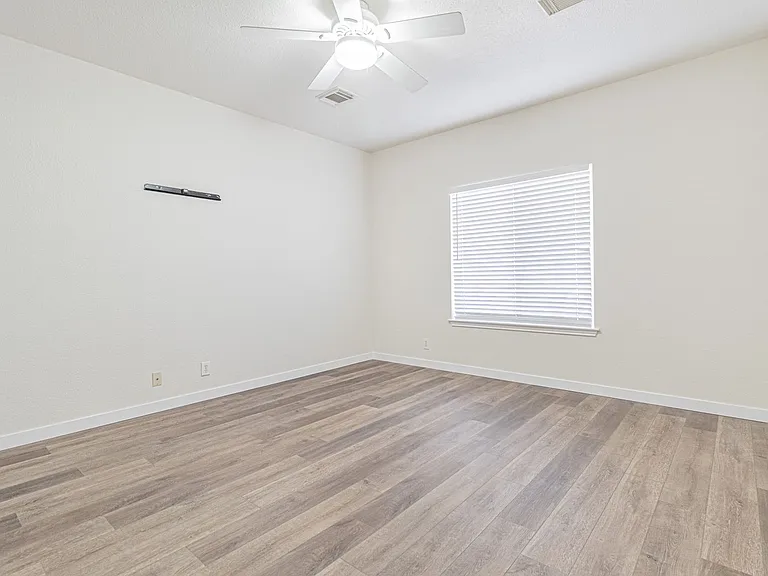 213 Tapwood Ln — Photo 24
