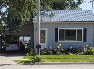 300 W Union St, Edgewood, IA 52042