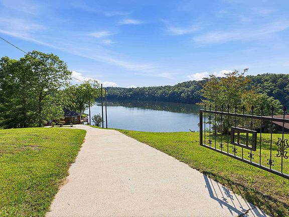 3rd image of 1595 Overlook Point