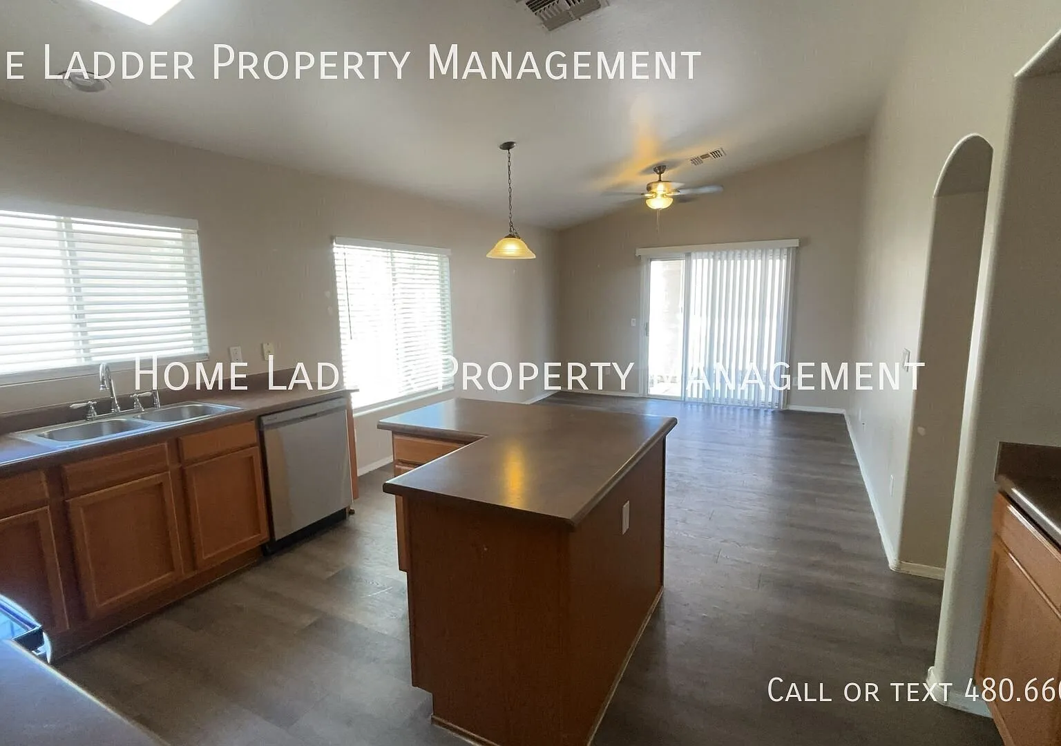 Excellent Single Story 3 Bedroom 2 Bath Home in Buckeye! — Photo 2