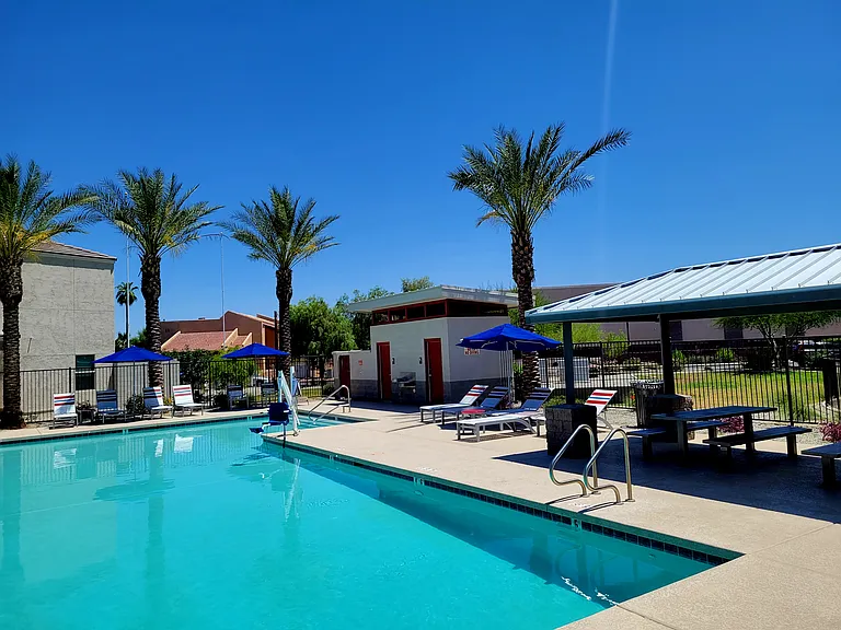 2244 W Harmont Dr — Photo 16