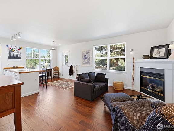 5th image of 350 Castellano Way #104