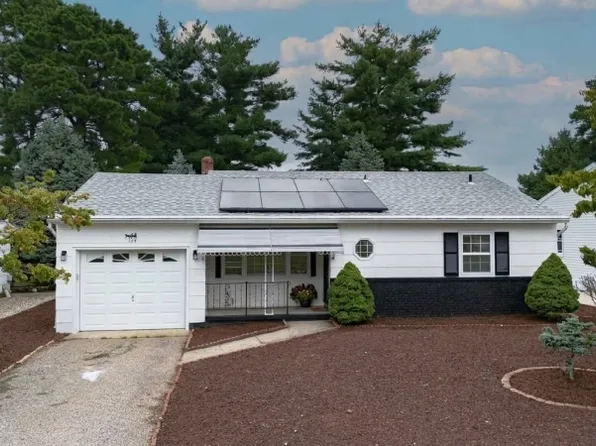 124 Northumberland Dr, Toms River, NJ 08757