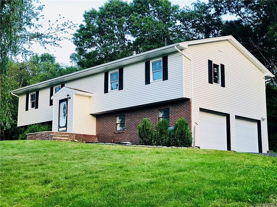 1st image of 2 Bayberry Dr