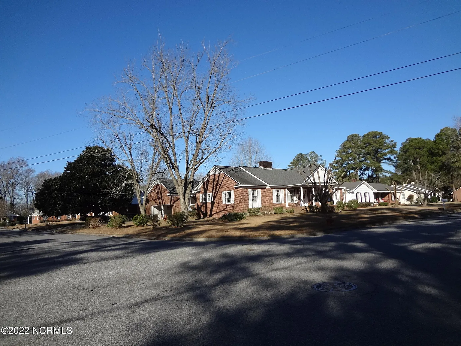 3 bed, 2.0 bath, 2022 sqft, $2,100 — Photo 3