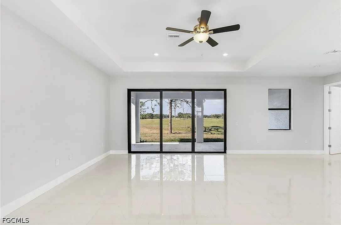 3 bed, 2.0 bath, 1656 sqft, $2,045 — Photo 4