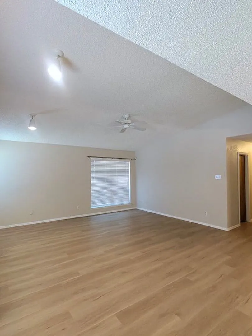 2317 Garden Park Ct Arlington Tx — Photo 3