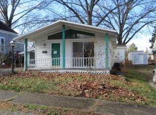 1009 S McKinley St, Harrisburg, IL 62946