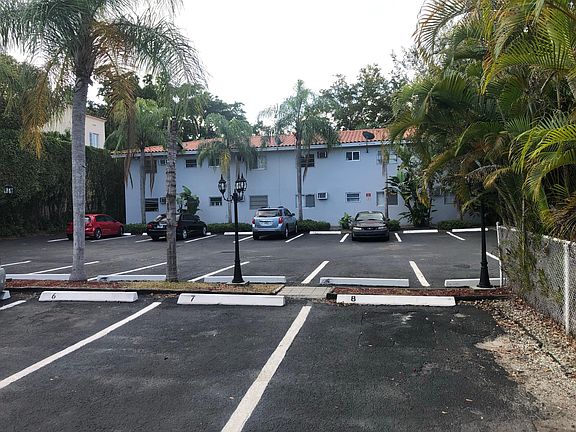 3rd image of 915 Palermo Ave APT 205