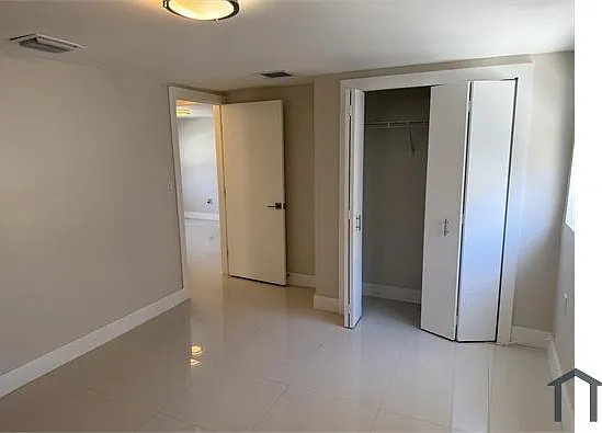 1059 SW 3rd St #7 — Photo 29