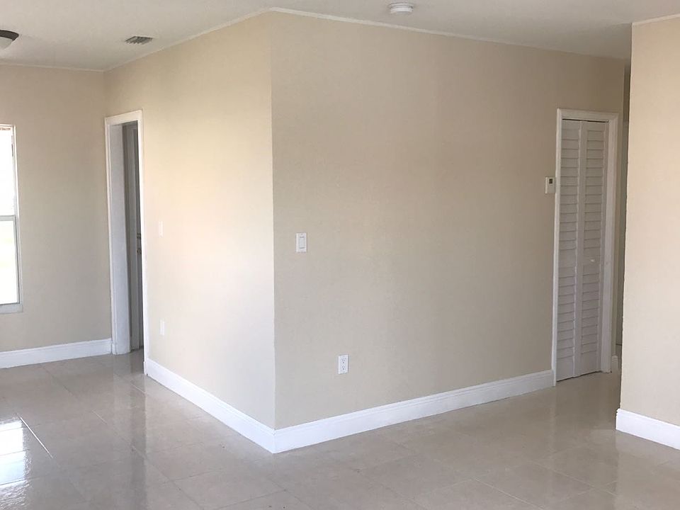 2nd image of 841 SE 2nd Pl
