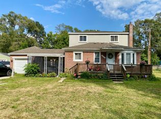 9070 Walnut Dr, Whitmore Lake, MI 48189