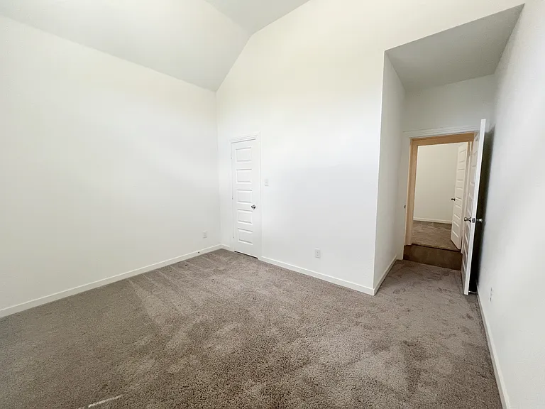 1120 Sheldon Dr — Photo 7