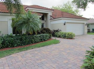 9132 Southern Orchard Rd, Fort Lauderdale, FL 33328