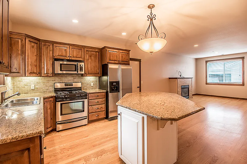3 bed, 2.5 bath, 1400 sqft, $2,000 — Photo 4
