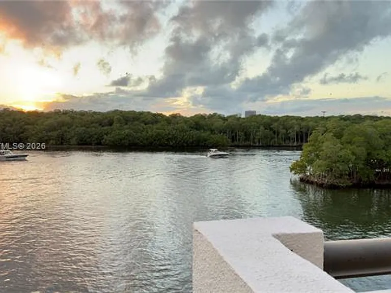 456 Poinciana Dr #CU-1620 — Photo 39