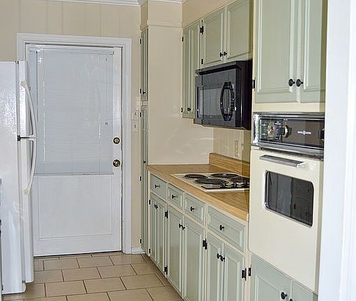 3rd image of 2761 Crestline Dr