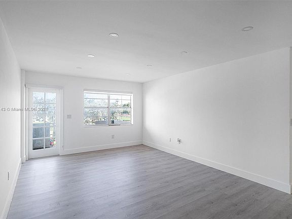 4th image of 1130 11th St APT 2J