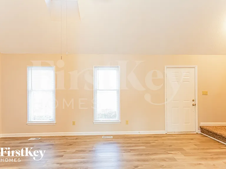 1311 Logan St — Photo 3