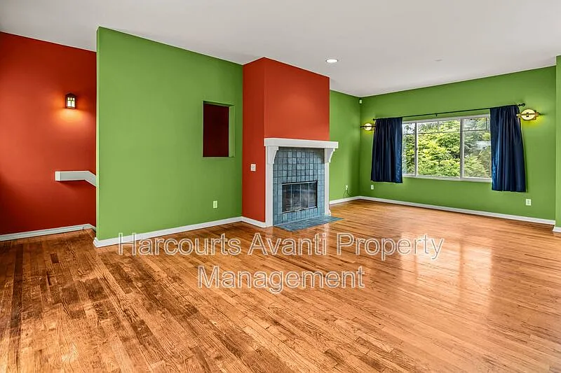 3 bed, 2.5 bath, 1586 sqft, $4,350 — Photo 4
