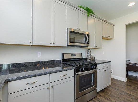 4th image of 2554 Kilare Ln S