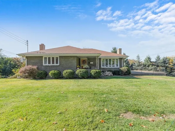 909 Lynda Ln, North Versailles, PA 15137