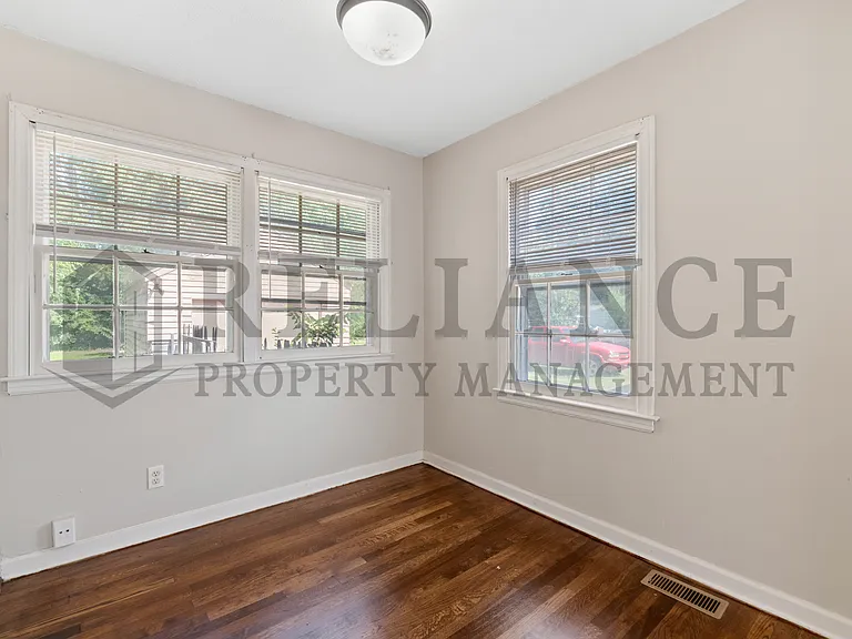 1555 N Northeast Pkwy — Photo 12