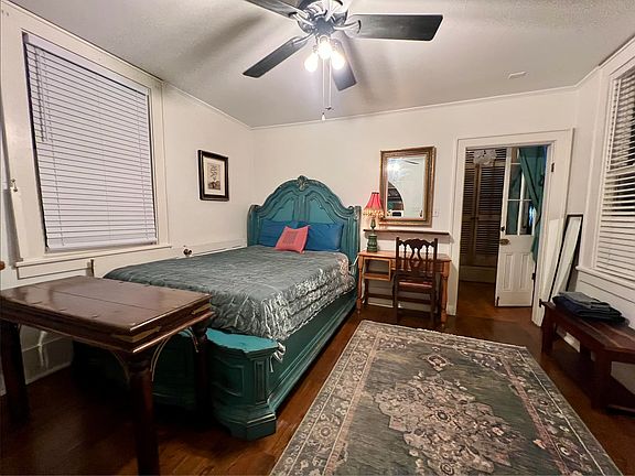 3rd image of 925 Piety St