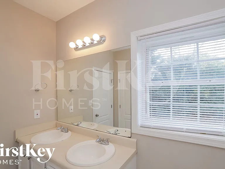 1 White Pines Dr — Photo 11