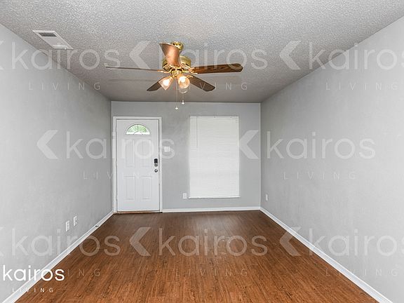 2nd image of 607 Holly Ln