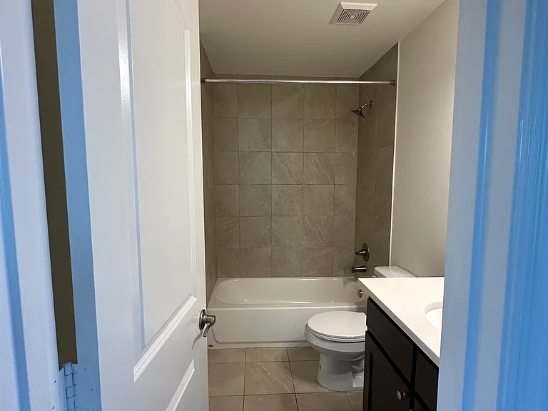 4911 Villas Dr — Photo 9