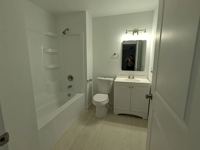 404 State St #D — Photo 7