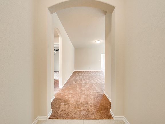 4th image of 1007 E Powell Ave