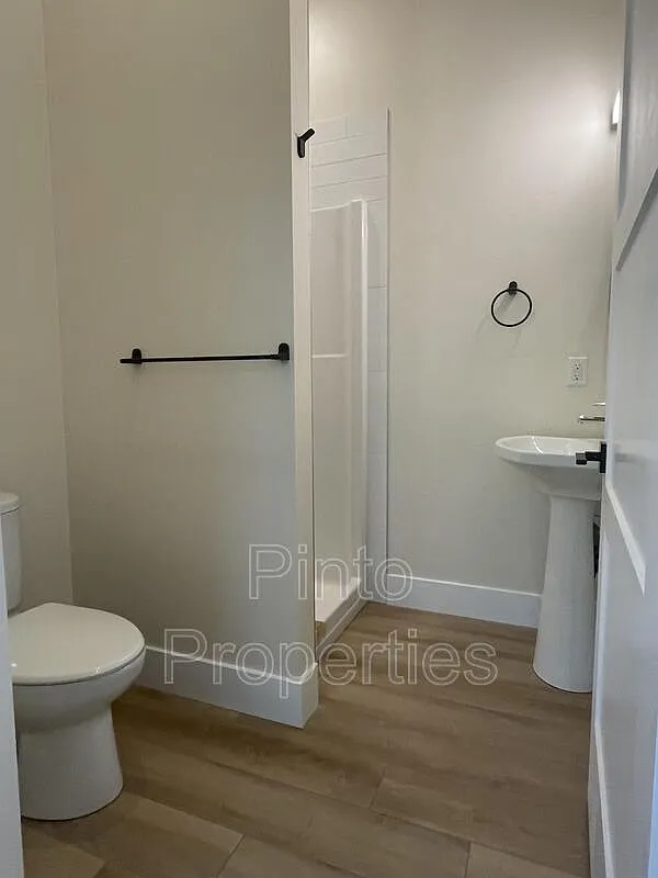 Studio, 1.0 bath, 168 sqft, $900 — Photo 2