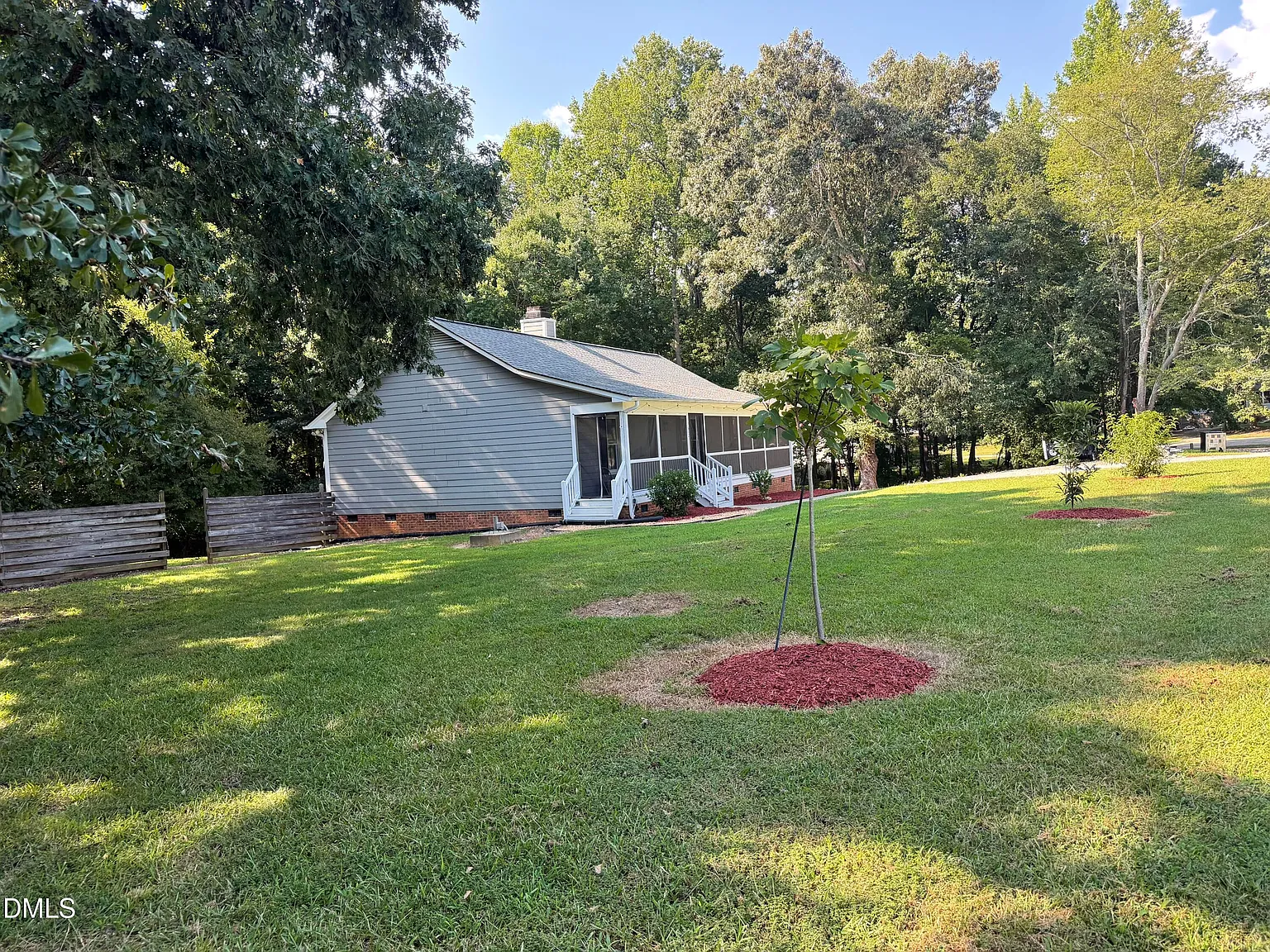 3 bed, 2.0 bath, 1366 sqft, $1,900 — Photo 3