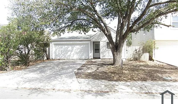 3 bed, 1023 sqft, $1,700 — Photo 1