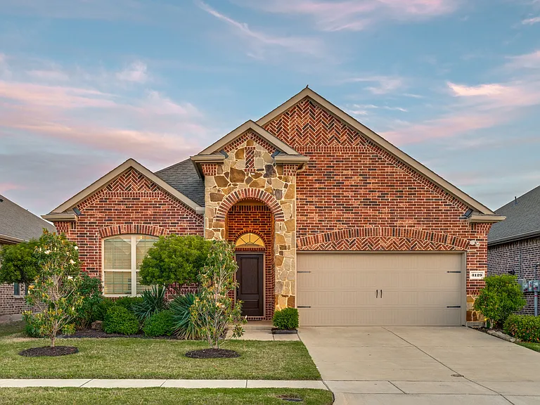 3129 Maverick Dr — Photo 1