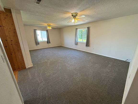 3rd image of 2093 Spicer Ave
