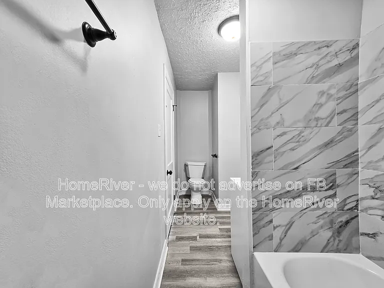 2304 Rockford Ln — Photo 12