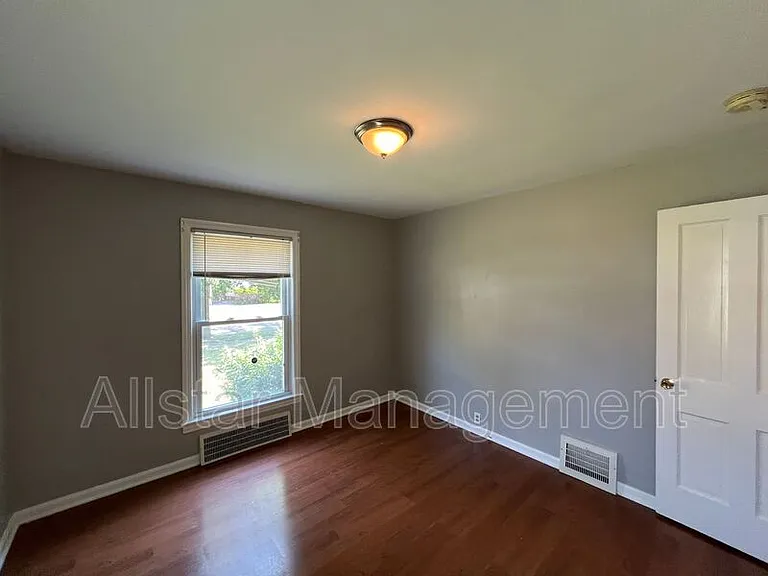 1480 E 196th St — Photo 21